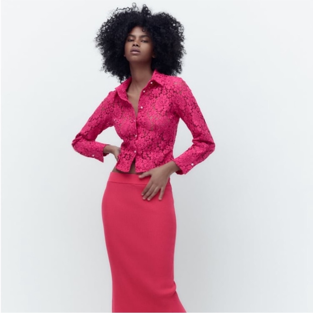 Zara romantic Barbiecore pink fushia lace button-front shirt with pearl buttons - Picture 2 of 8